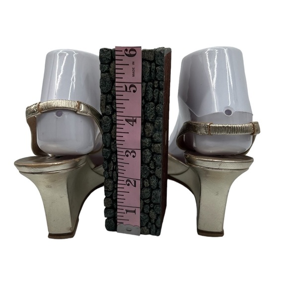 Manolo Blahnik Gold Bow Slingback Wedge Heeled Sandals Size 38 Women's - Picture 8 of 9